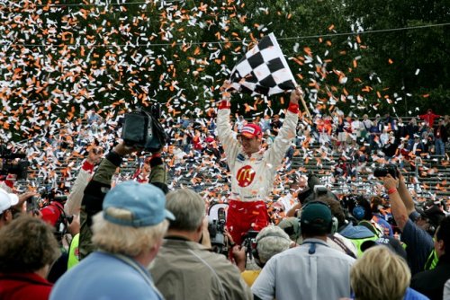 Bourdais mocht het zwart-wit geblokt mee naar huis nemen, Cpoyright 2007 Champ Car World Series